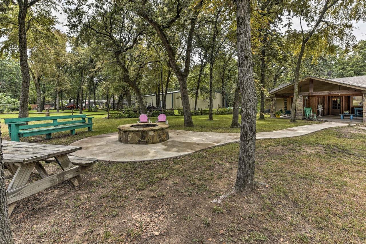 Kingston House With Fire Pit, Short Walk To Lake! Ngoại thất bức ảnh