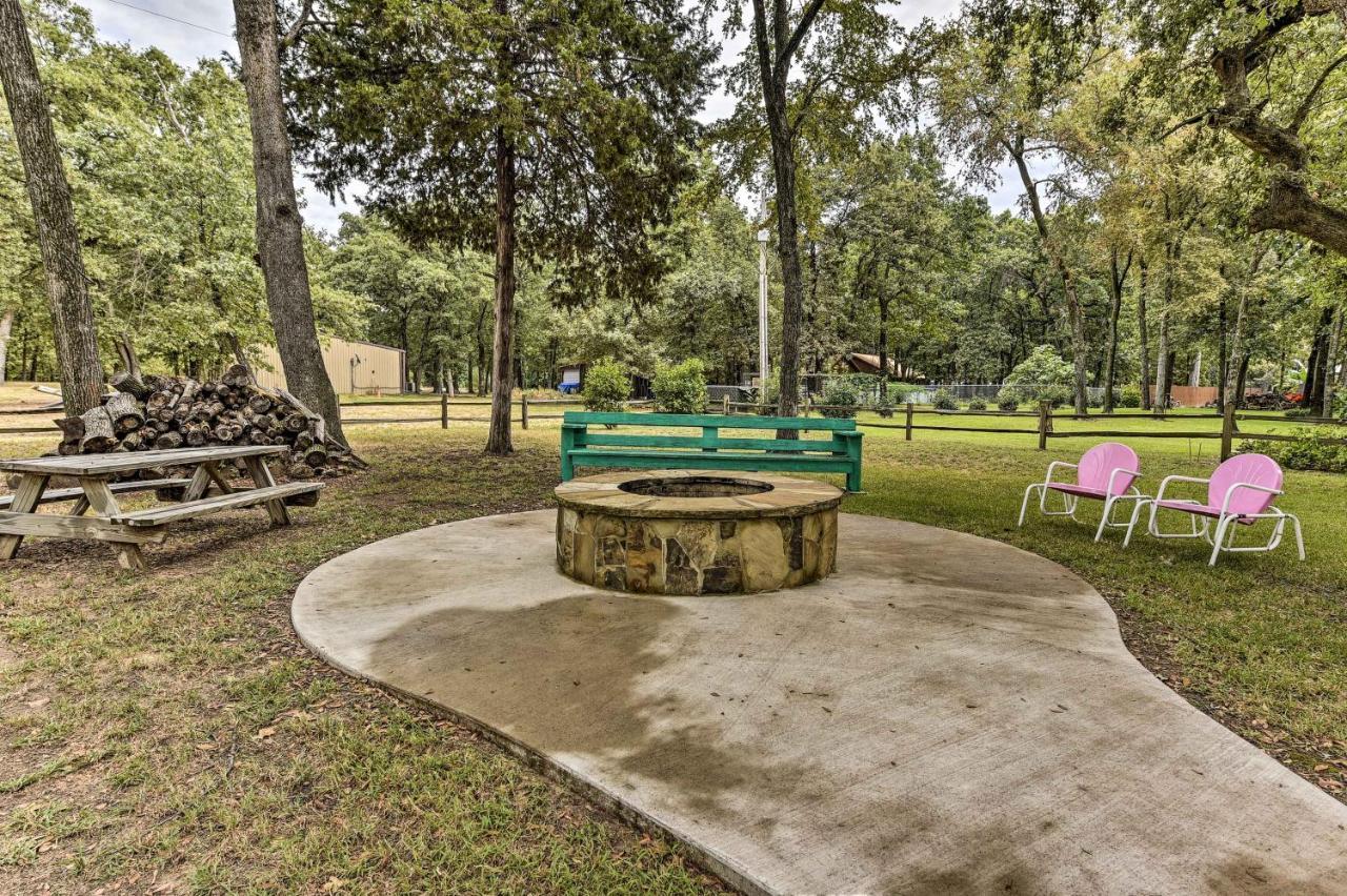 Kingston House With Fire Pit, Short Walk To Lake! Ngoại thất bức ảnh